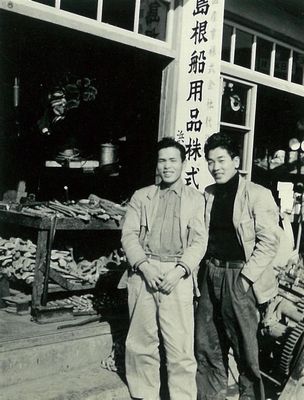 浜田支店玄関前